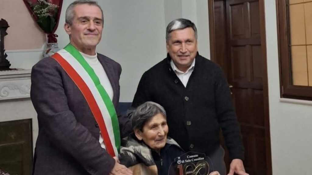 Sala Consilina festeggia i 100 anni della signora Rosina Benvenga