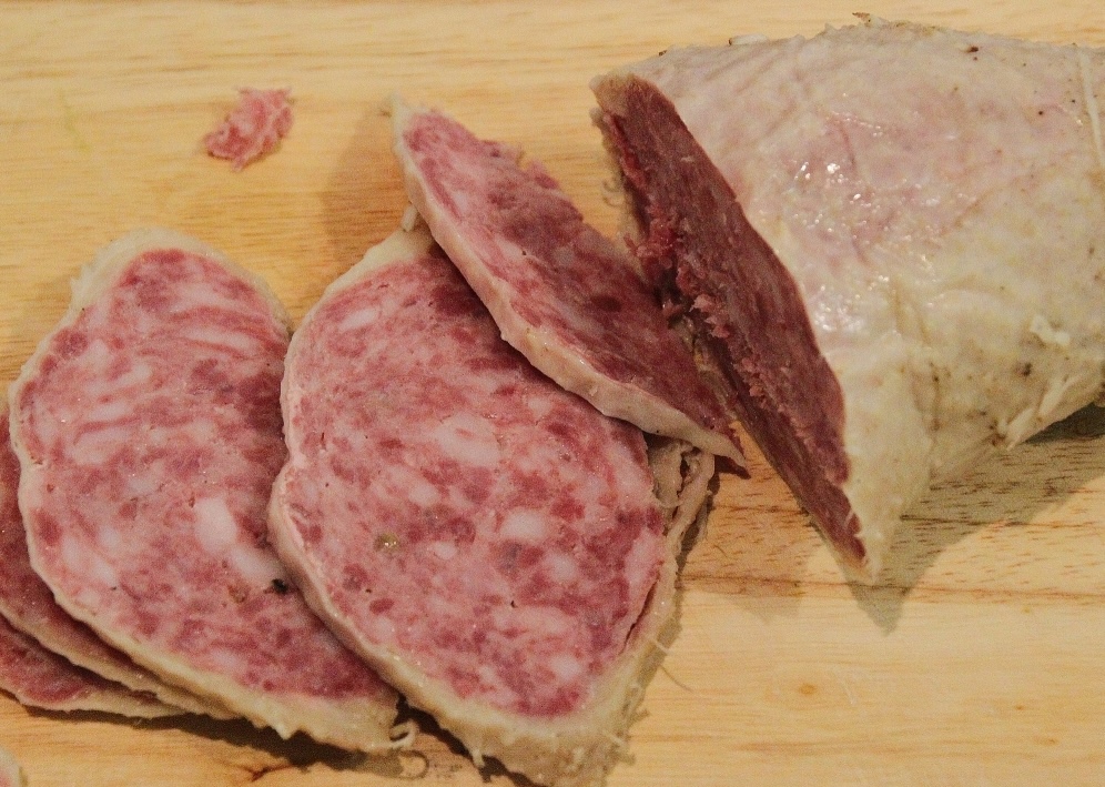 Il mosaico dei salami italiani: un patrimonio di oltre 300 varietà tra Dop, Igp e tradizioni locali