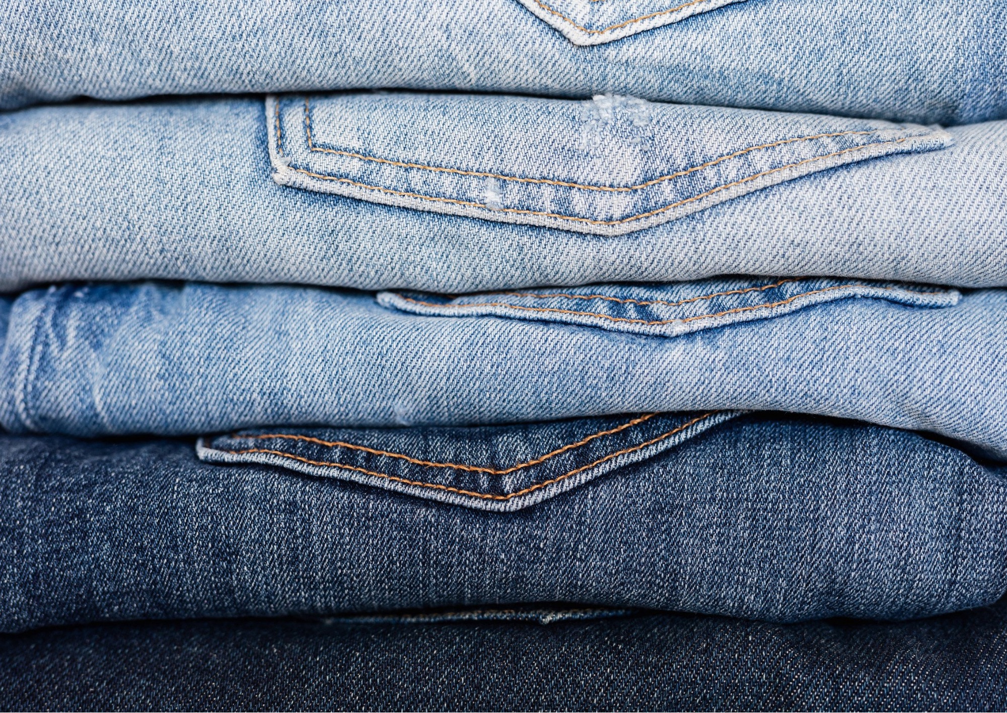 Vecchi jeans? 5 modi creativi per dare loro una seconda vita