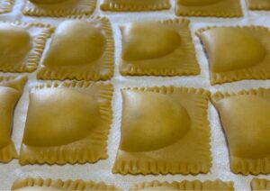 Ravioli di ricotta fatti in casa: tecnica, ingredienti e tradizione della pasta fresca