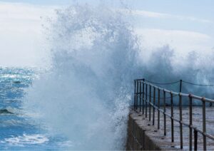 Maltempo Campania: allerta per venti forti e mare agitato dalle 8 di domani
