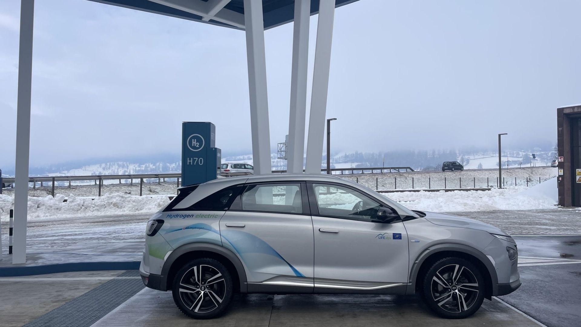 In Alto Adige la prima stazione di rifornimento combinata idrogeno-elettrico in Italia