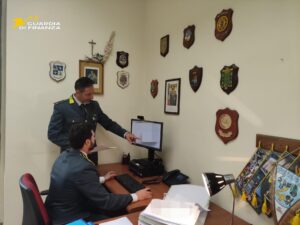 Vallo della Lucania, chirurgie private vietate e cartelle falsificate: sospesi due medici