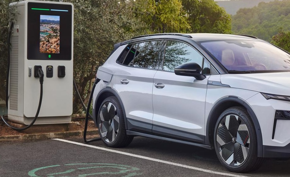 Auto elettriche in Italia: crescita inarrestabile tra sfide e infrastrutture da potenziare