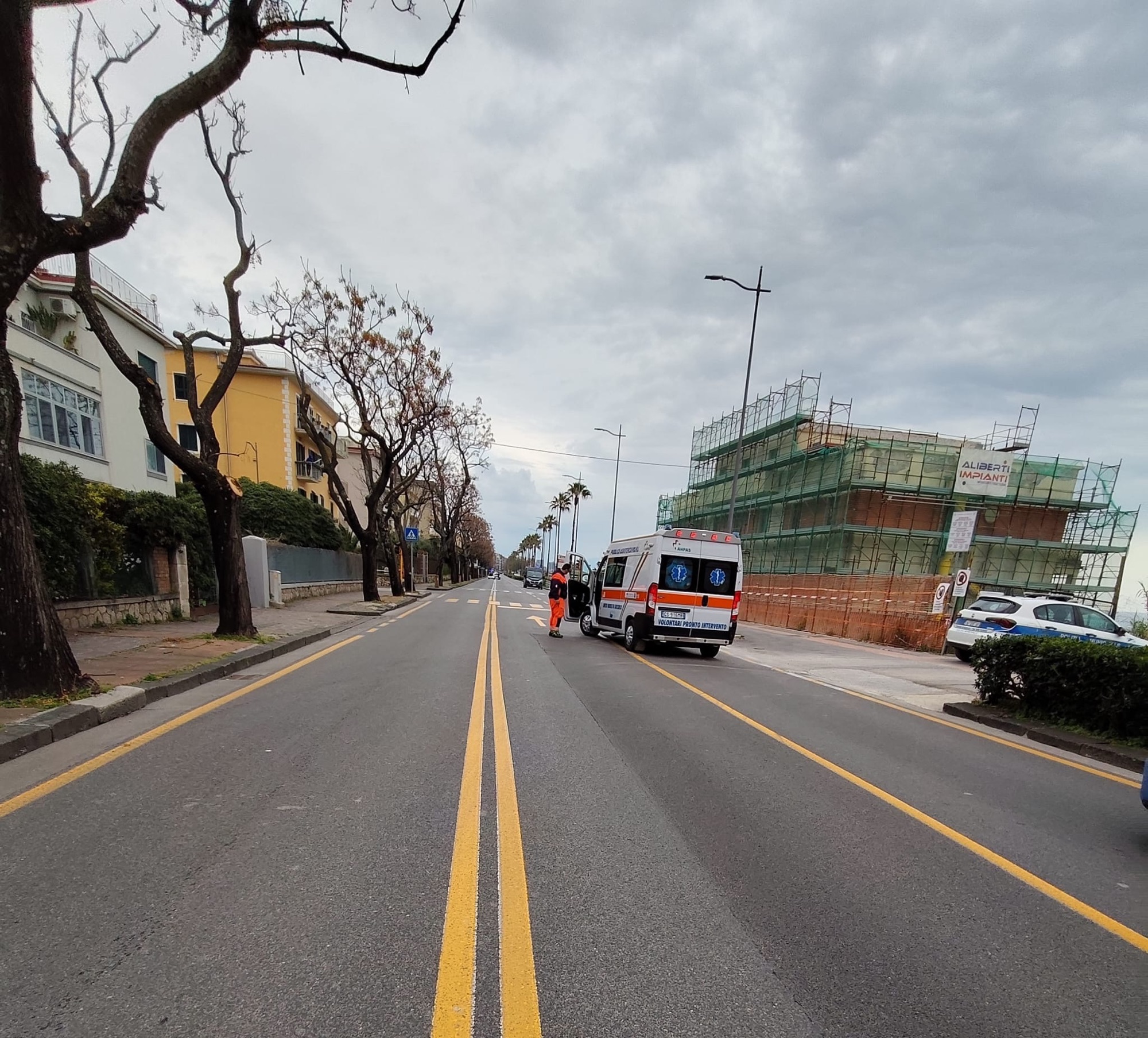 Salerno, ordigno bellico sulla spiaggia: in corso il disinnesco