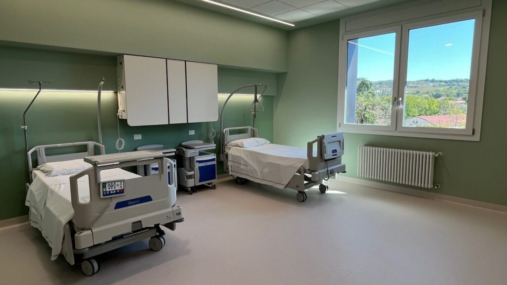 Errore durante biopsia osteomidollare, medico condannato a un anno per la morte di un 74enne