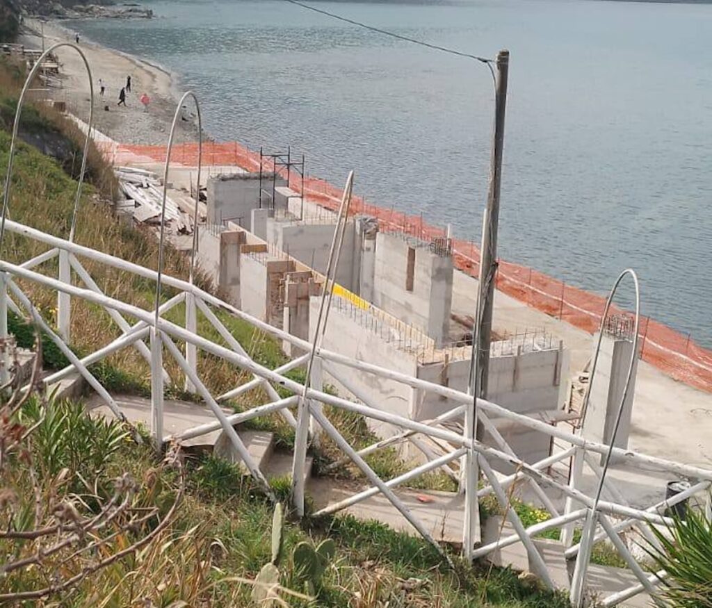 Agropoli, abusivismo in spiaggia: sequestrato un lido a Trentova. Scatta lo stop ai lavori