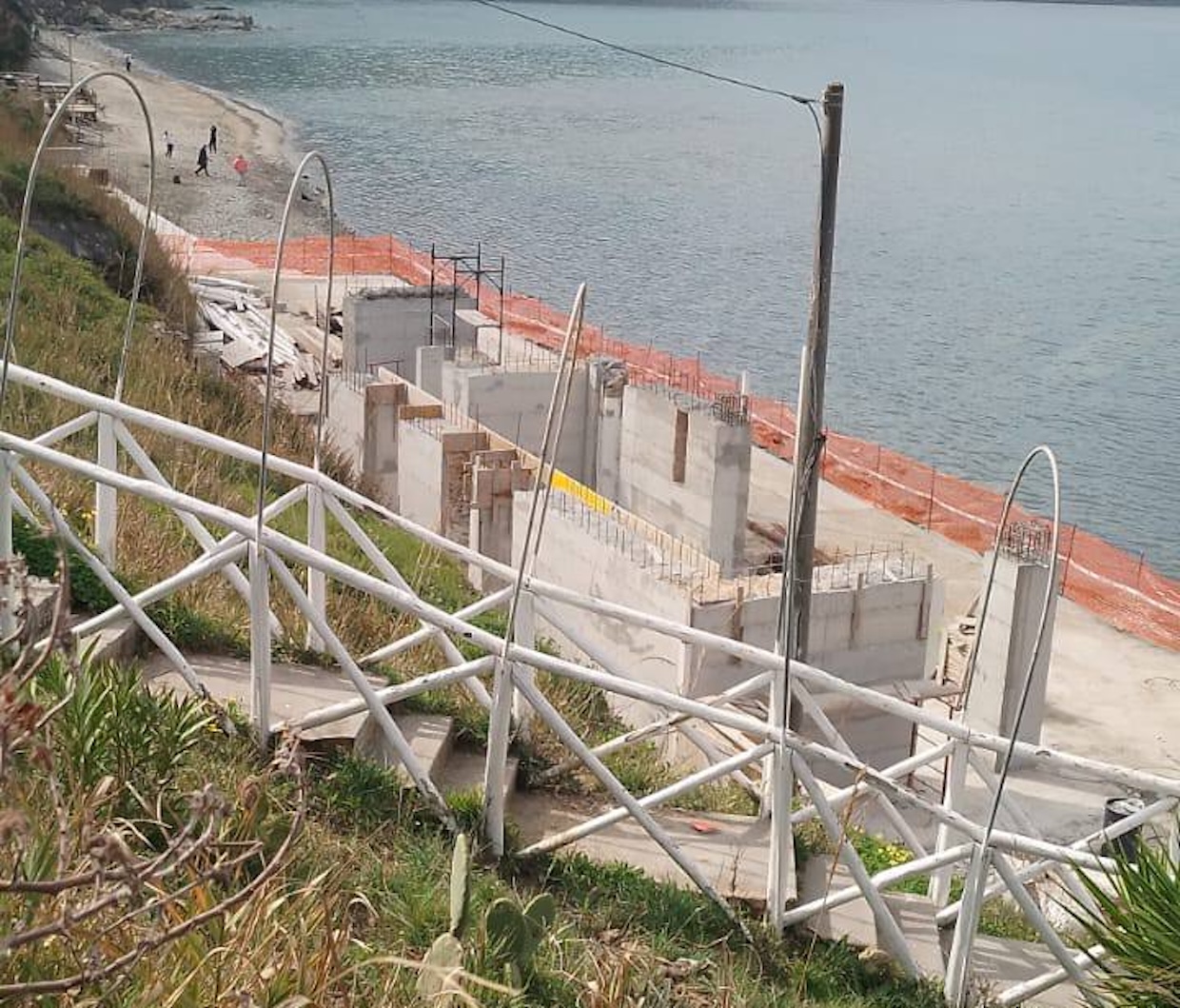 Agropoli, abusivismo in spiaggia: sequestrato un lido a Trentova. Scatta lo stop ai lavori