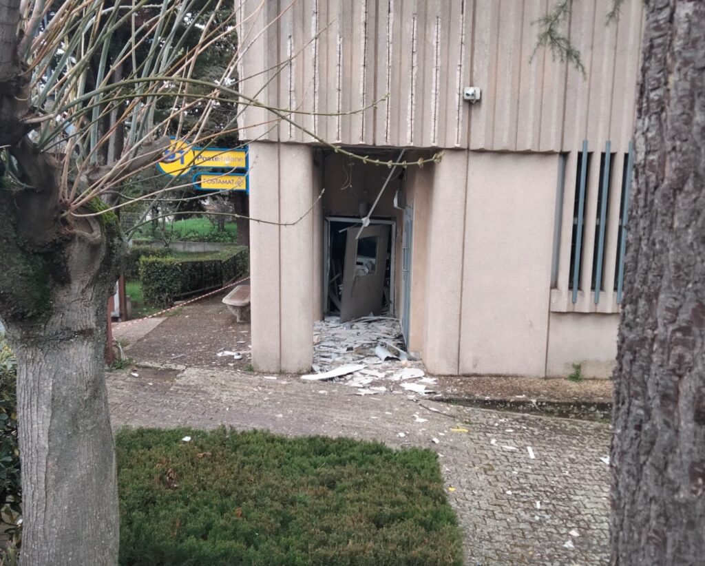 Santomenna, assalto al bancomat nella notte: sportello fatto esplodere