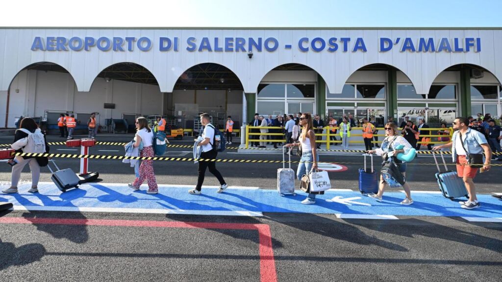 Aeroporto Salerno: in estate collegamenti con Santorini, Ibiza, Mykonos e Palma