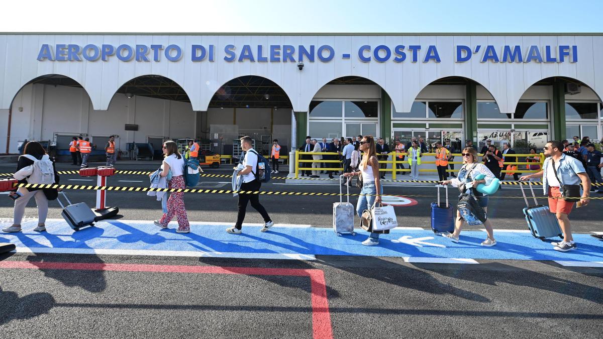 Aeroporto Salerno: in estate collegamenti con Santorini, Ibiza, Mykonos e Palma