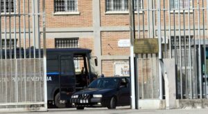 Carcere di Fuorni, agente ferito durante un’aggressione: dieci giorni di prognosi