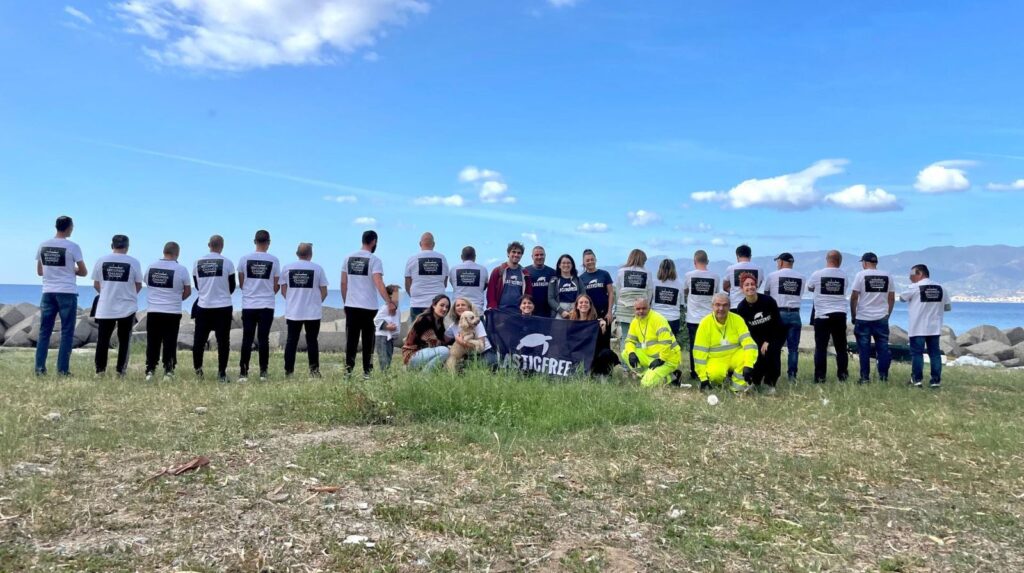 Campania, detenuti e volontari in campo domani  per ripulire spiagge e territori