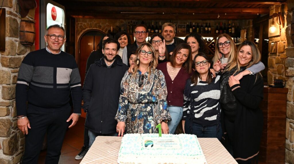 Castellabate, grande solidarietà per “Si può fare di più”: donato un defibrillatore alla comunità