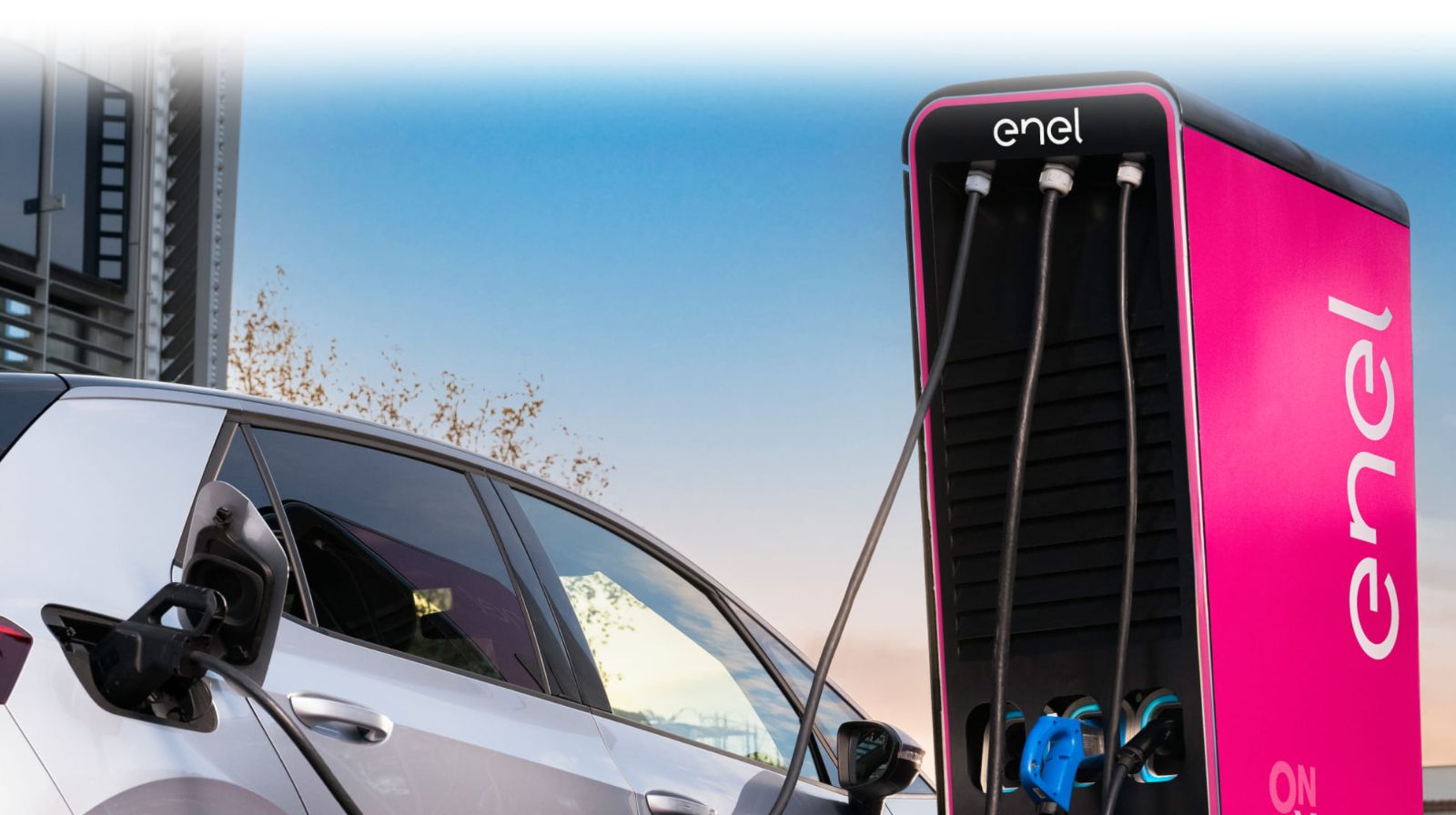 Enel accelera sulla mobilità elettrica: installate 3.730 colonnine “fast” con fondi Pnrr