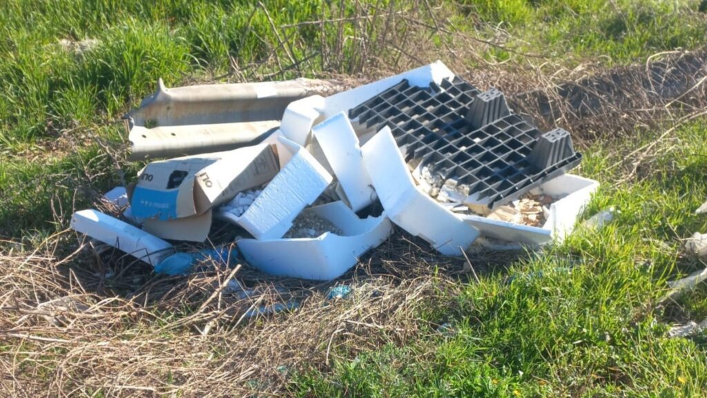 Incuria in via Galdo a Sassano, la segnalazione del movimento Italia dei Diritti-De Pierro