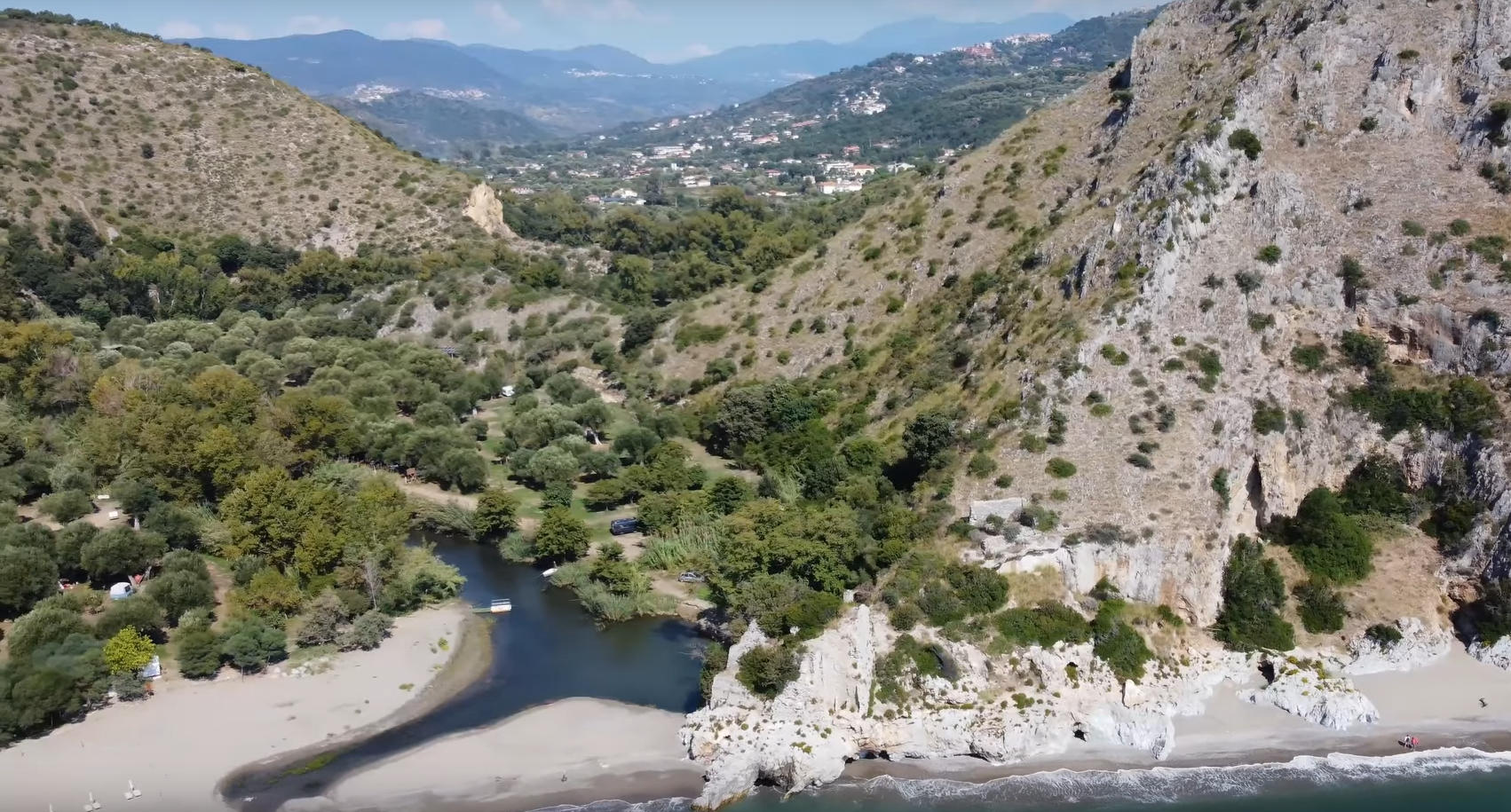 Palinuro, sospetto ordigno bellico alla foce del Lambro: area interdetta per motivi di sicurezza