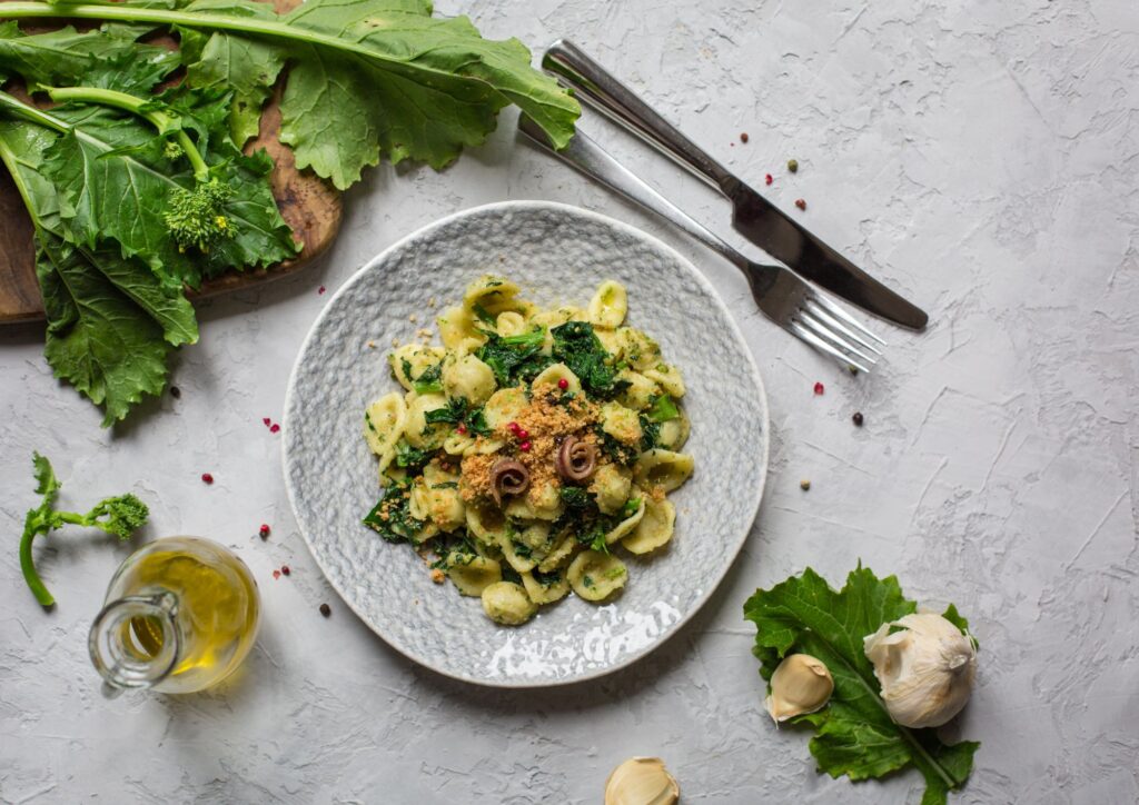 Cilento incontra la Puglia: orecchiette con cime di rapa e alici di menaica, il Sud nel piatto