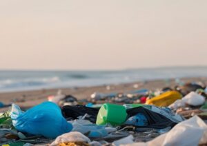 Abbandono dei rifiuti, le leggi italiane e le sanzioni per chi inquina