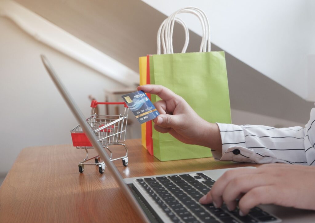 Carrello intelligente e agenti AI: come l’intelligenza artificiale sta cambiando il modo di fare spesa e di vendere online