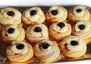 Zeppole di San Giuseppe: ricette classiche fritte e al forno, storia e preparazione passo passo