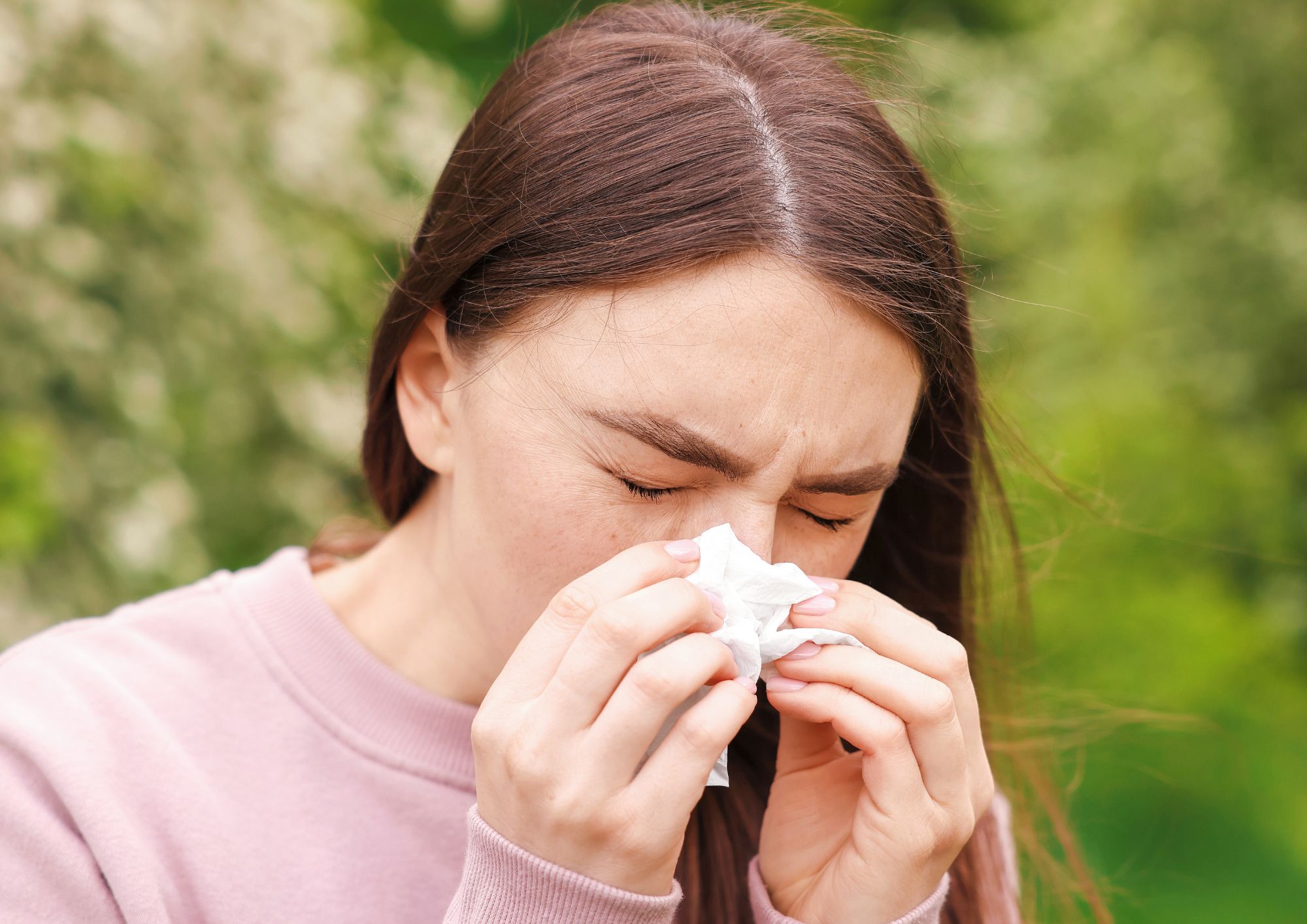 Primavera e allergie, tornano i pollini: sintomi, cause e consigli per difendersi