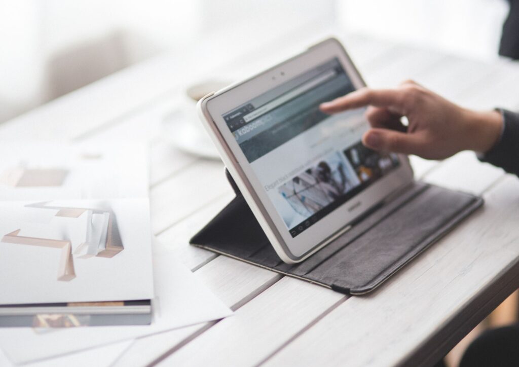 Marketing digitale, cresce il peso della comunicazione online tra pubblicità, dati e social