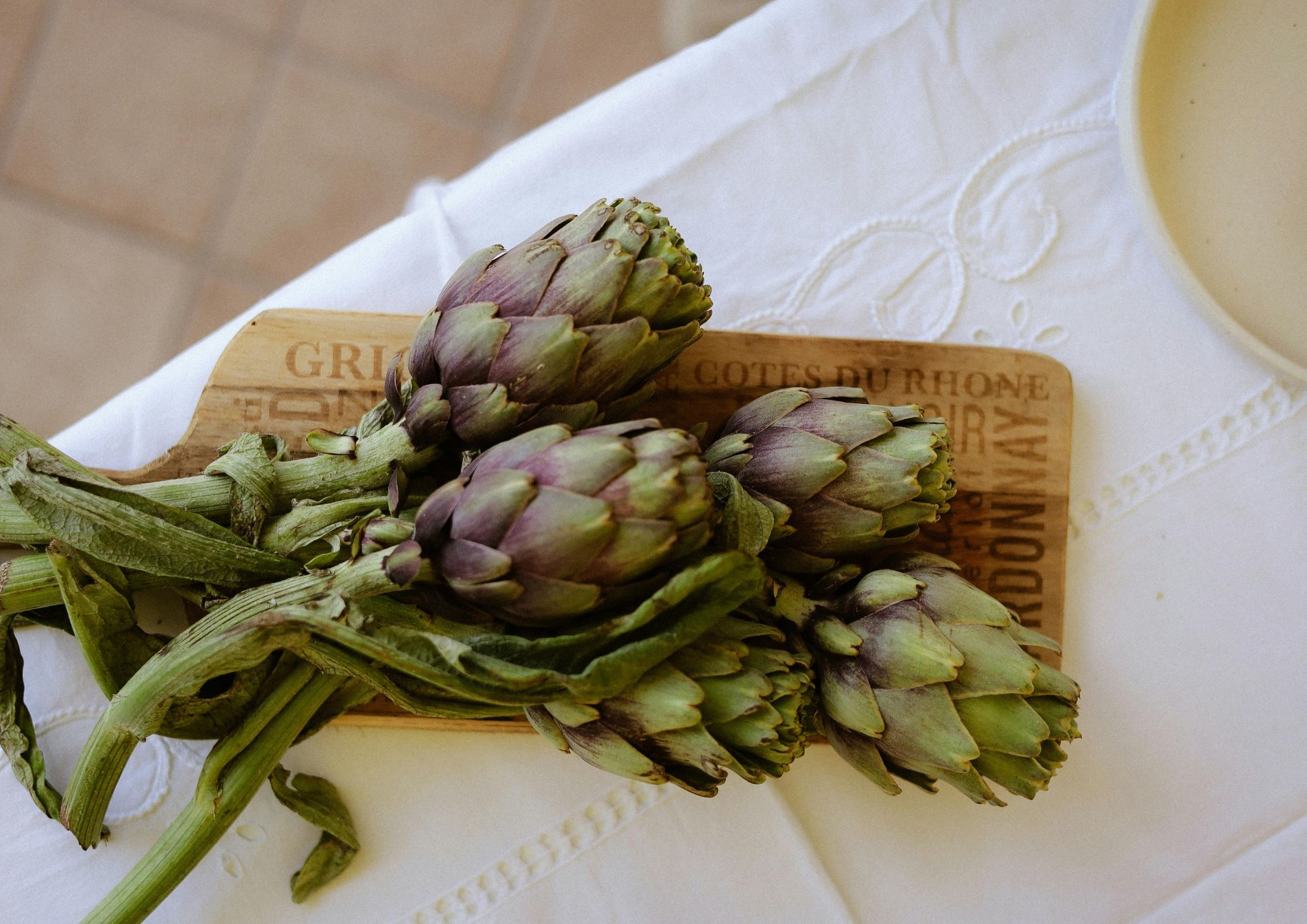 Pasta con carciofi e crema di Parmigiano: la ricetta semplice e golosa
