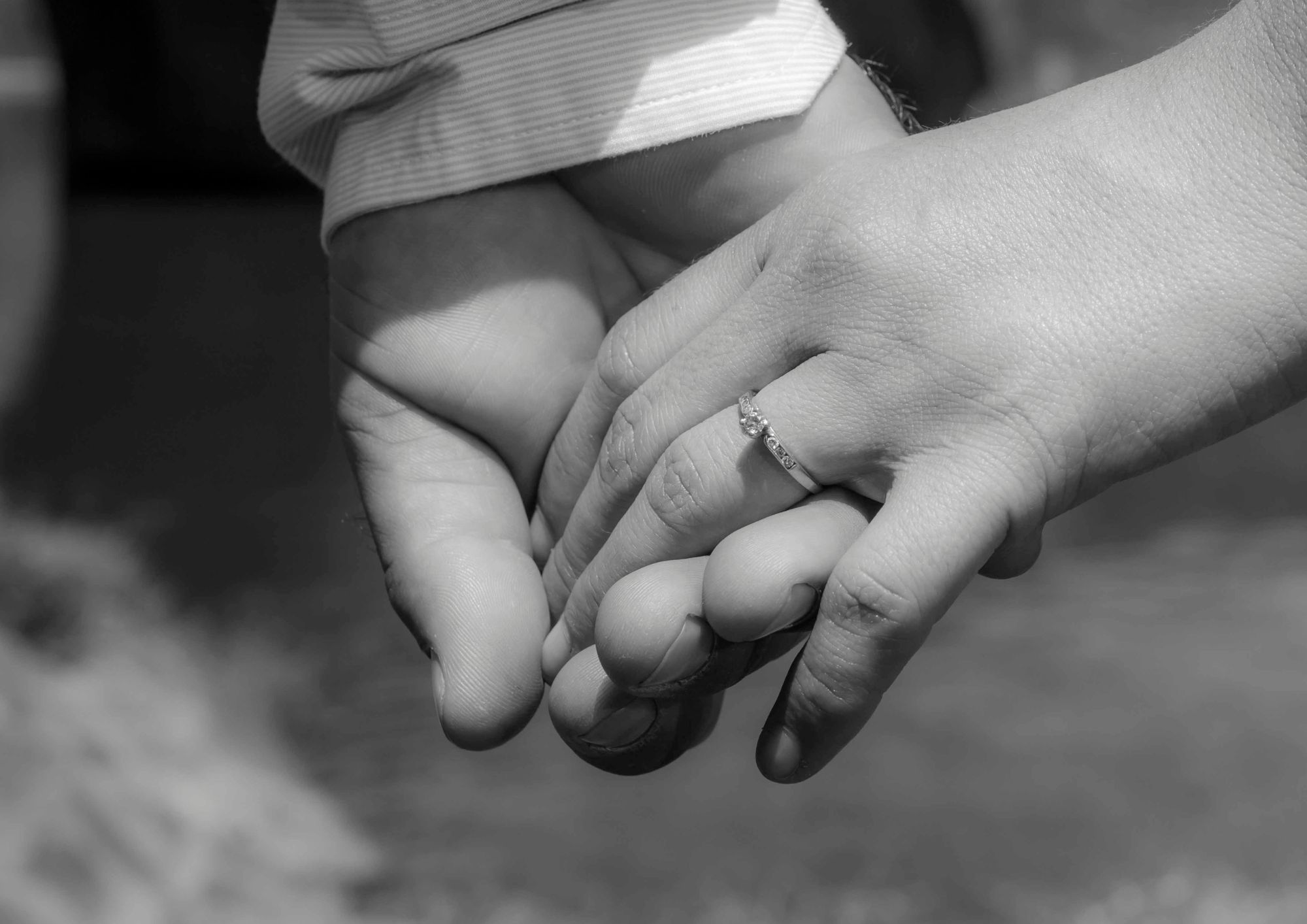 Se vuoi essere la mia fidanzata devi darmi la ‘prova d’amore’: ma è lecito questo comportamento?