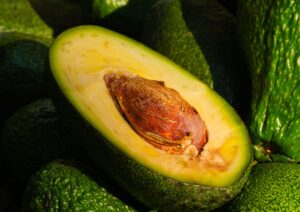 Cucina: avocado protagonista, dal dolce al salato l’ingrediente che sorprende