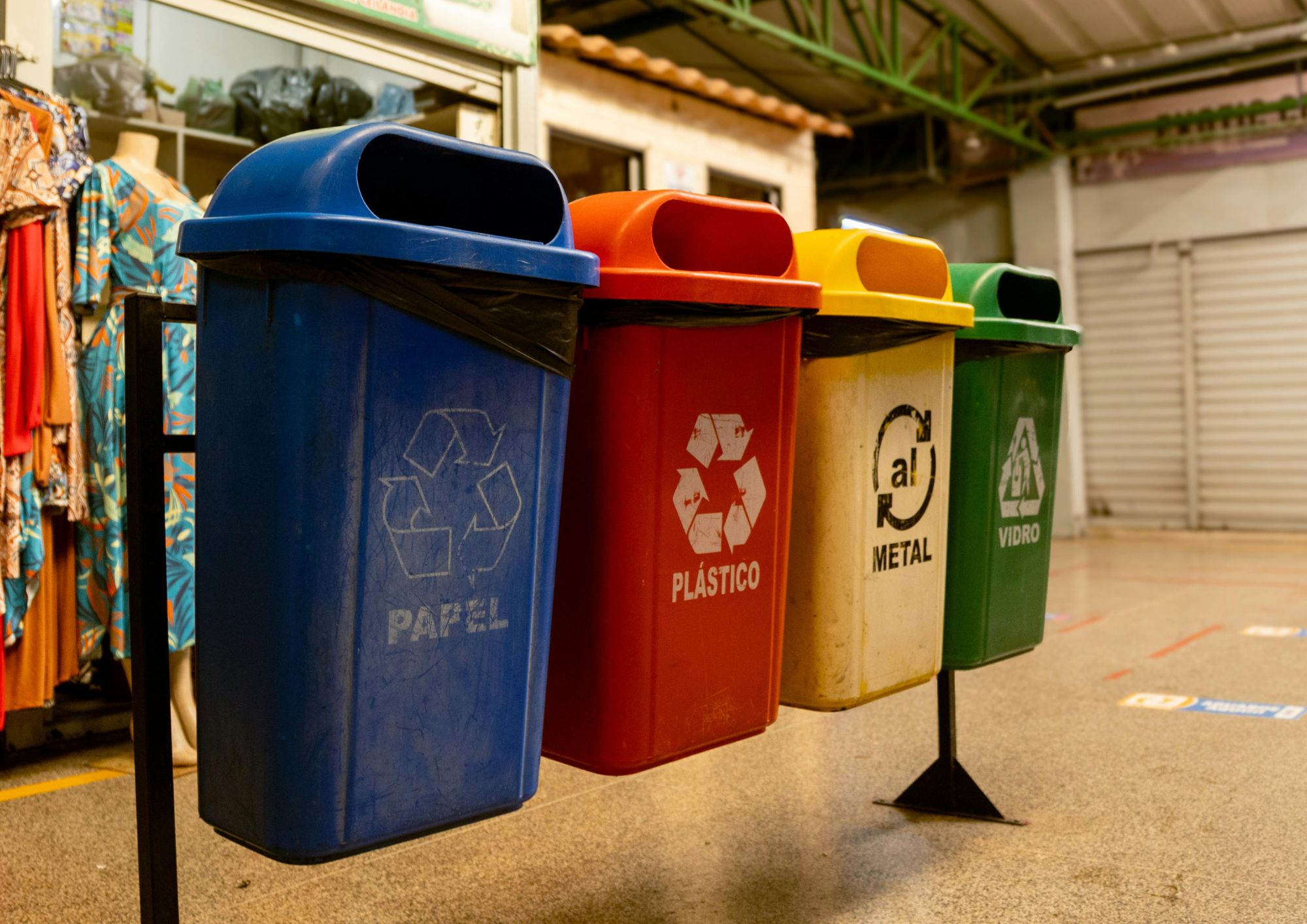 Ambiente: raccolta differenziata, come separare correttamente i rifiuti domestici