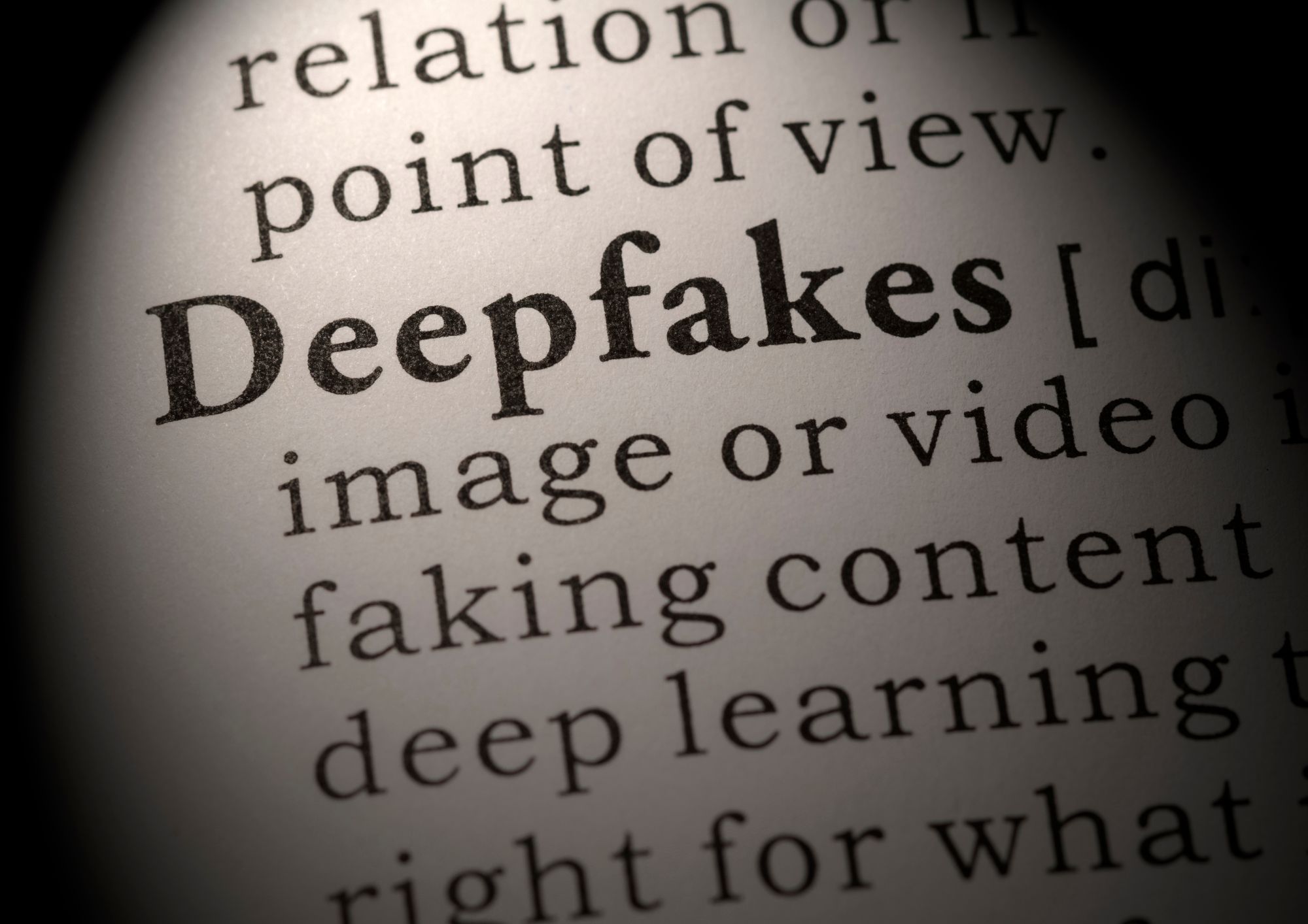 Deepfake e violenza digitale: la Germania sotto pressione per nuove leggi contro l’abuso AI