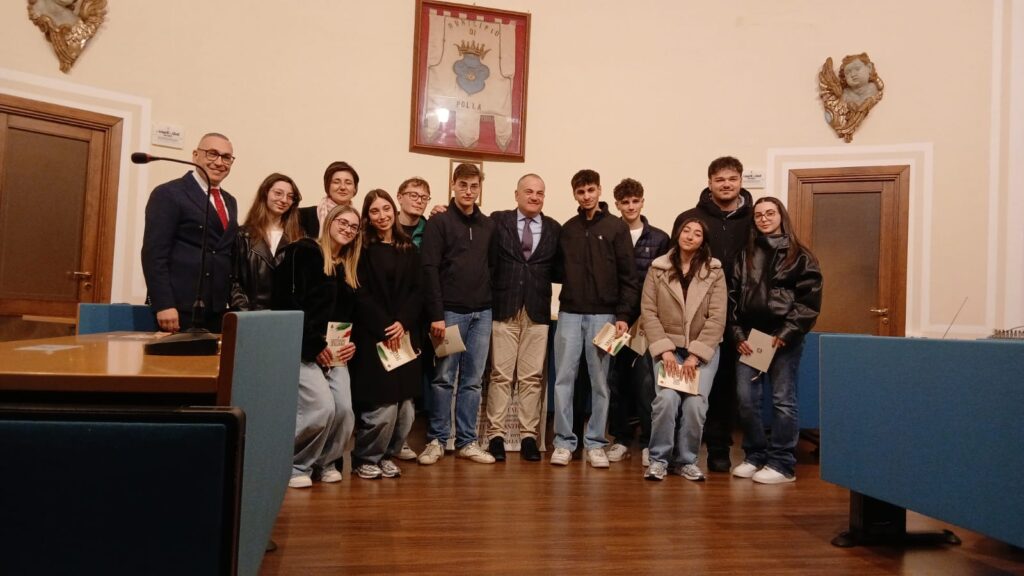 Polla celebra i suoi giovani talenti: premi agli studenti che hanno concluso con merito il percorso scolastico