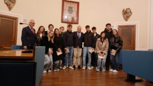 Polla celebra i suoi giovani talenti: premi agli studenti che hanno concluso con merito il percorso scolastico