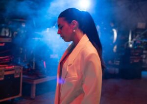 Musica, la cilentana Marika Pinto lancia il nuovo singolo “Inversione”: un percorso artistico in crescita