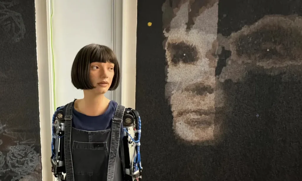 Da Ai‑Da a Emi Kusano, gli artisti che esplorano l’intelligenza artificiale in mostra nel mondo