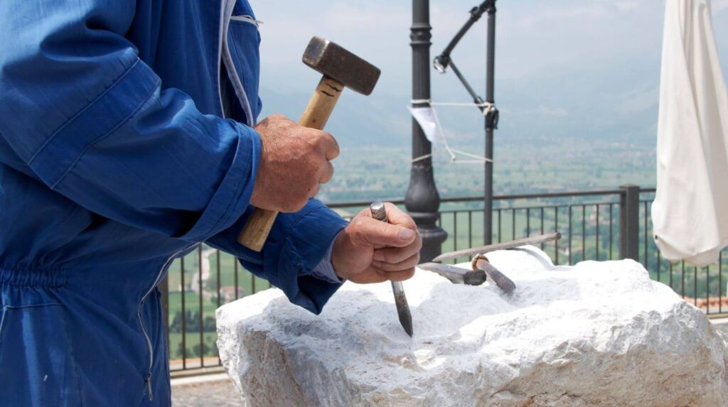 Mani, storia e materia: il futuro della pietra di Padula