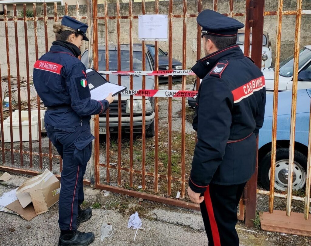 Discarica abusiva con 50 auto abbandonate scoperta a Montecorvino Pugliano