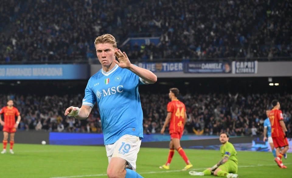 Il Napoli ribalta il Lecce: 2-1 e tre punti pesanti