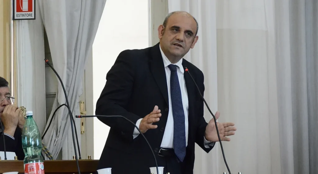 Corruzione a Santa Marina, al via il processo per Giovanni Fortunato