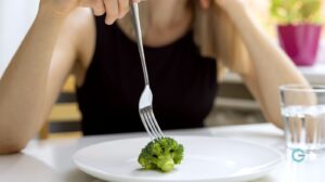 Giornata disturbi alimentari, l’allarme: sempre più precoci e casi in aumento anche tra i maschi