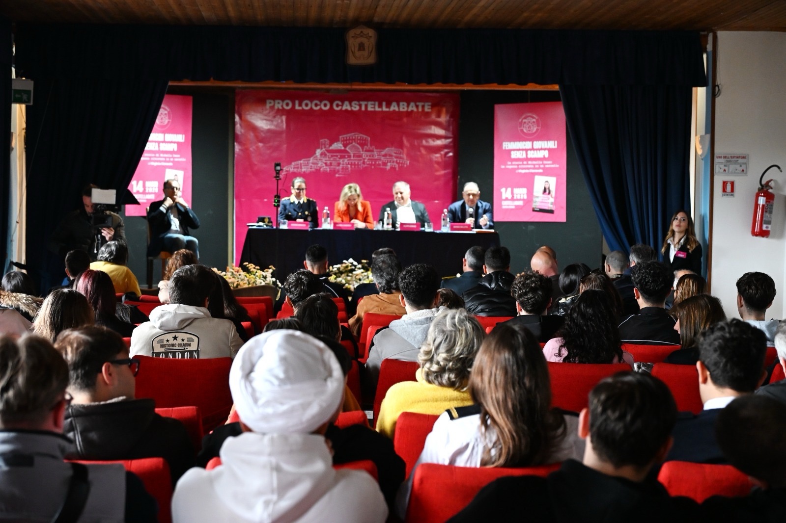 Castellabate, studenti numerosi alla presentazione del libro sui femminicidi giovanili “La storia di Michelle Causo”