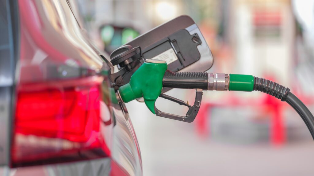 Caro benzina: come risparmiare sull’auto e fare bene all’ambiente