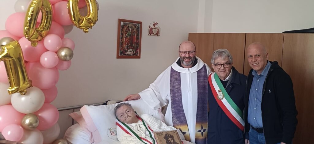 Nonna Angelina spegne 100 candeline: festa a Celle di Bulgheria