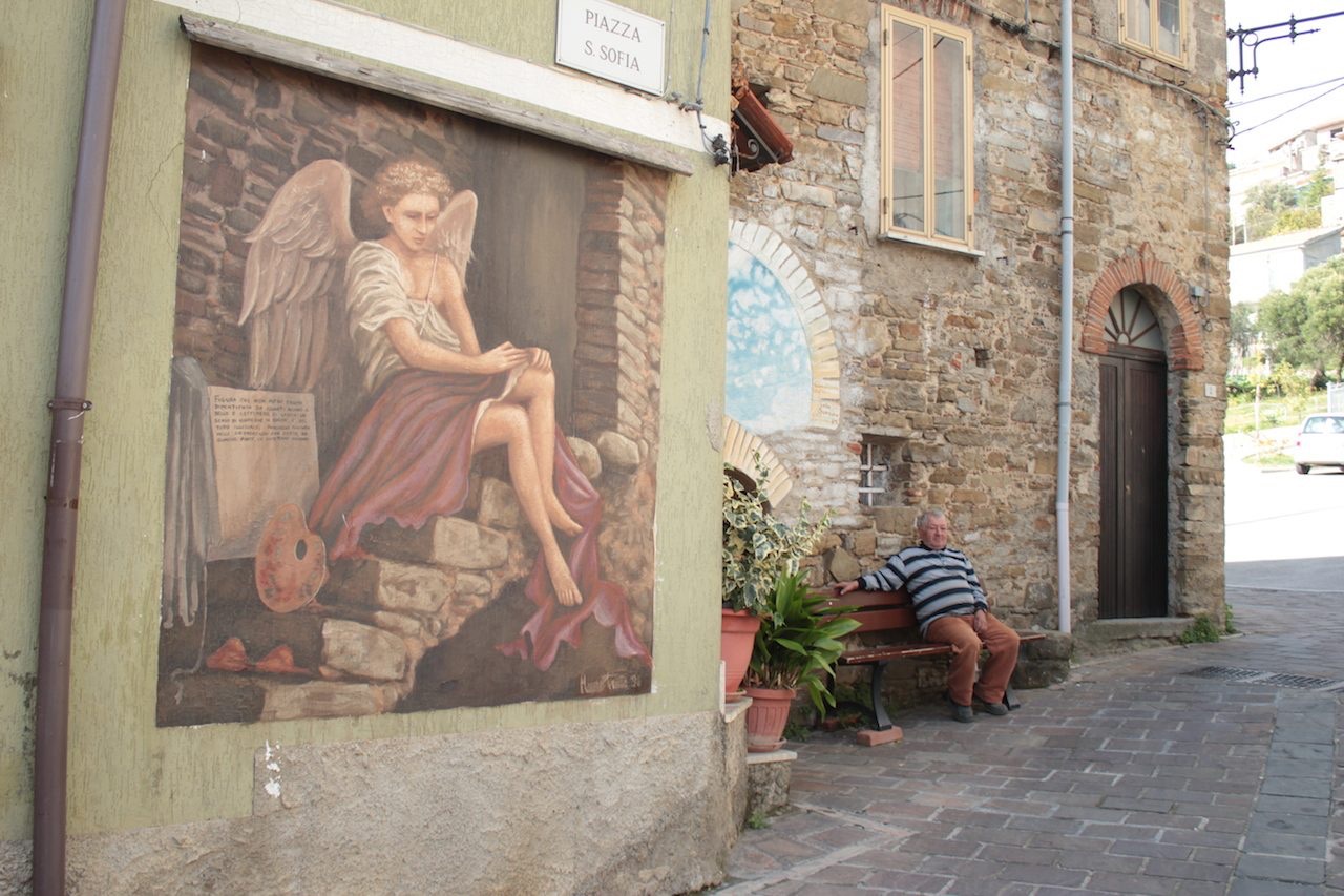 Piano Vetrale, il borgo dei murales trasformato in un museo a cielo aperto