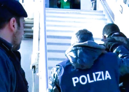 Salerno, espulsione e rimpatrio per detenuto tunisino condannato per droga e armi