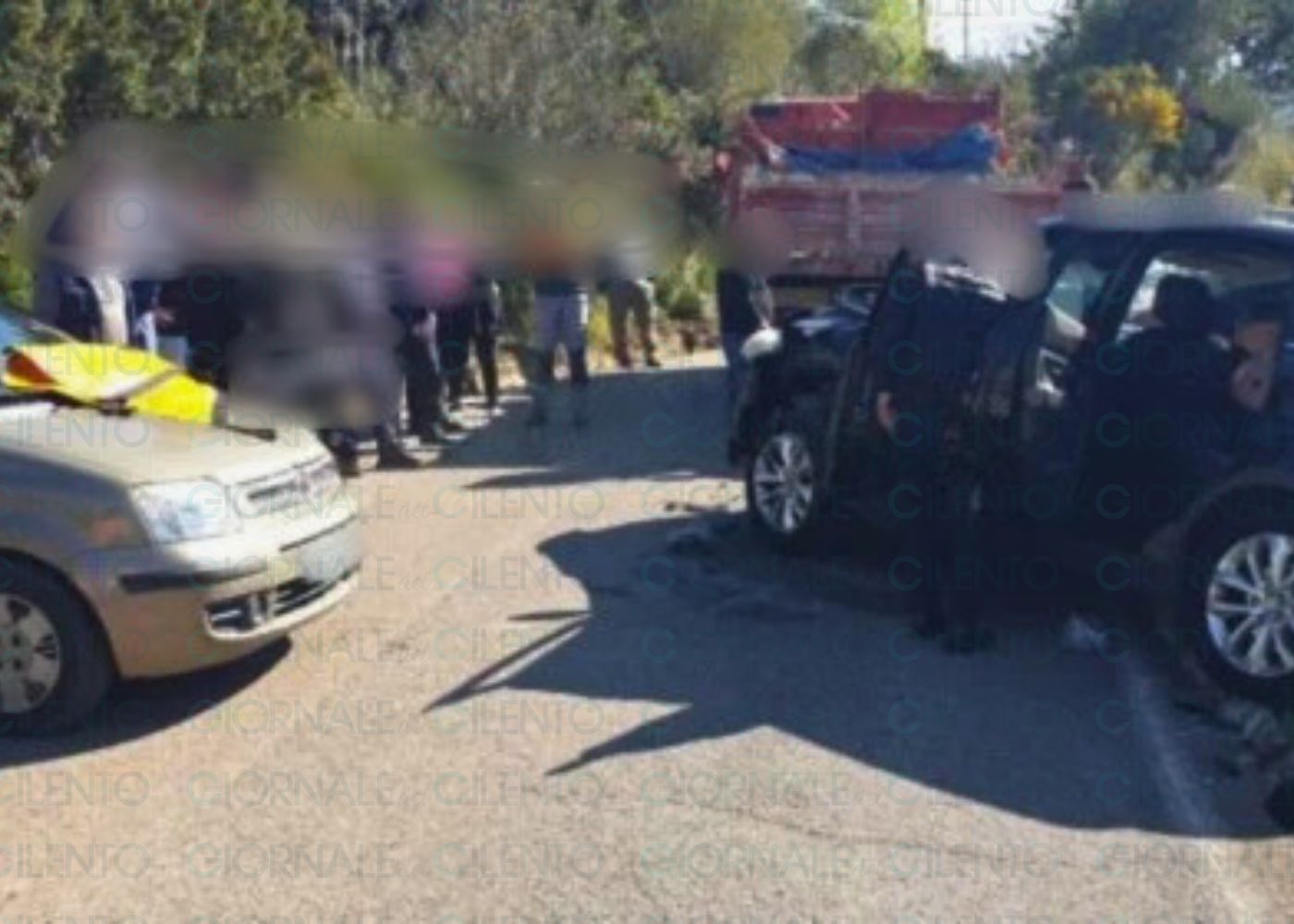 Camerota, scontro tra due auto: 5 feriti. Strada chiusa