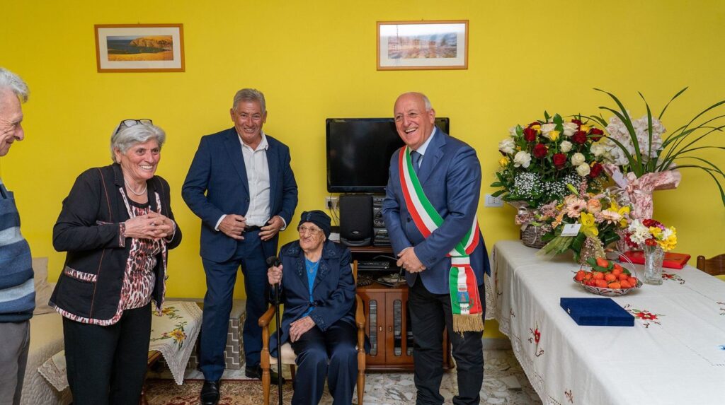 Colliano festeggia i 100 anni di Leonina Fornataro