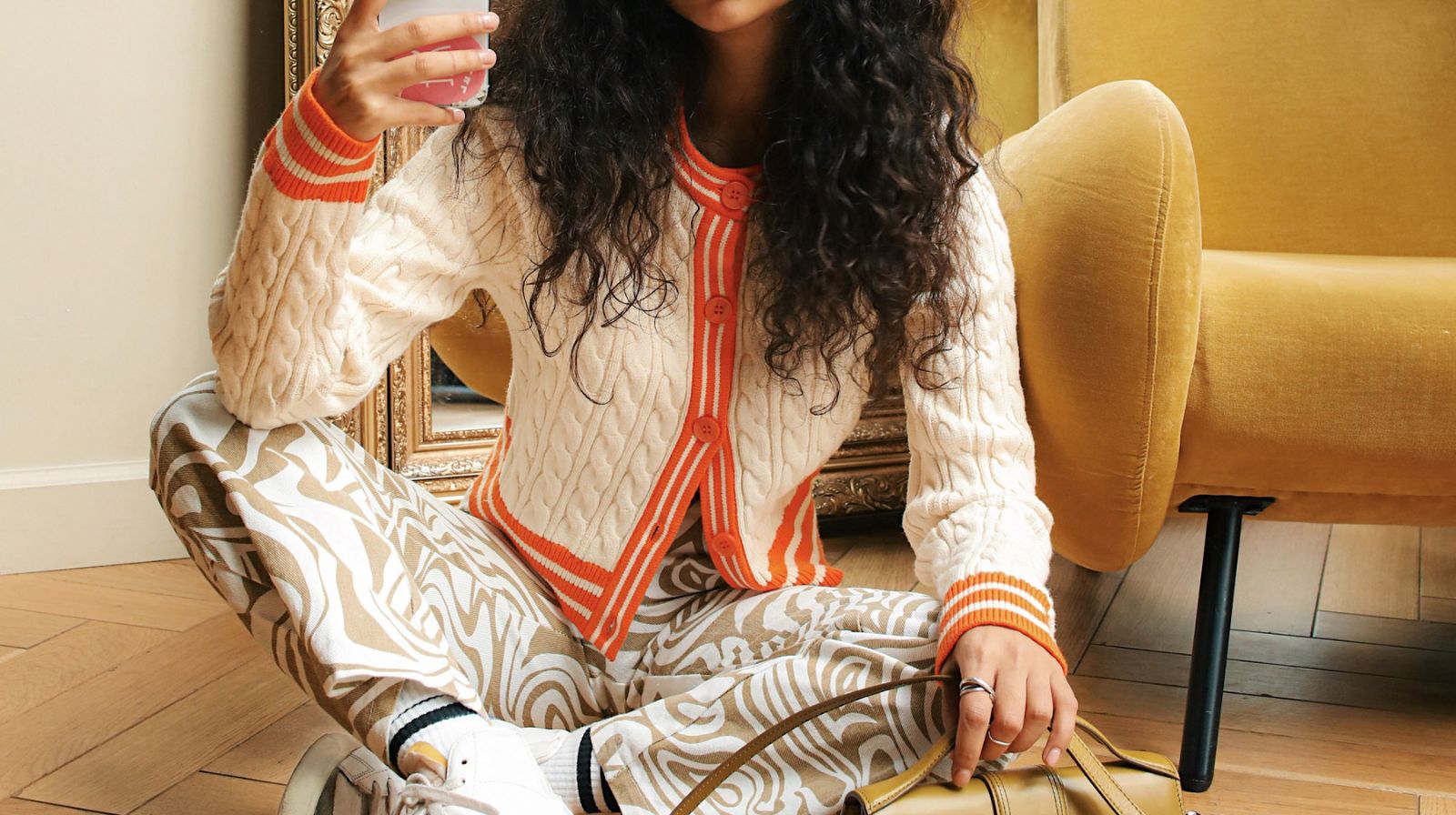 Eleganza senza sforzo: perché il cardigan è il vero must delle mezze stagioni