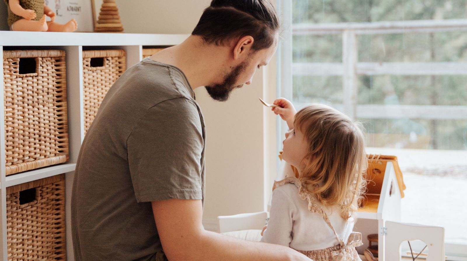 Padri italiani sempre più presenti, ma il 40% fatica a conciliare lavoro e famiglia